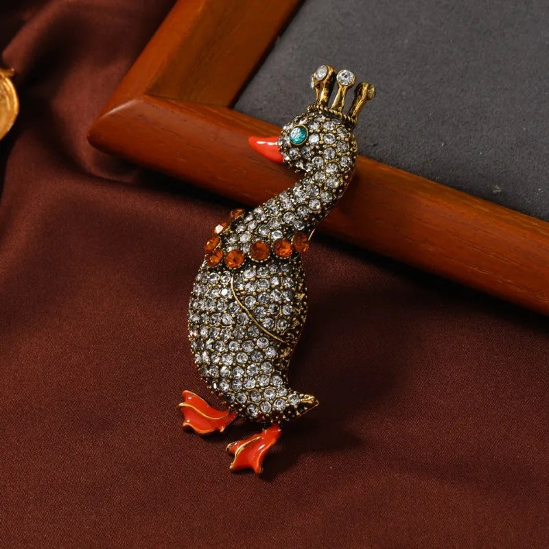 Fashion Crown Goose Brooch Luxury Rhinestone Duck Badges Women Vintage Animal Lapel Pin
