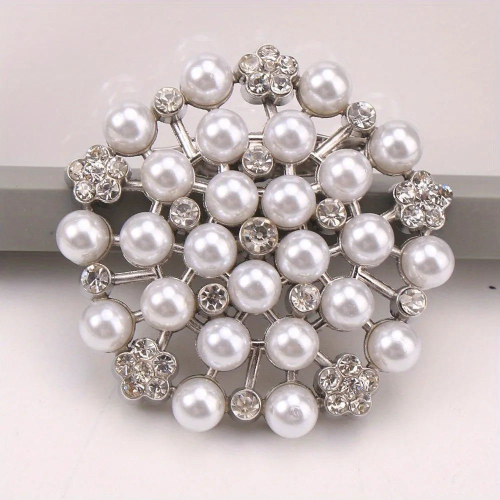 Women's Simple Rhinestone Pearl Clip Hollow Brooch Metal Flower Accessories