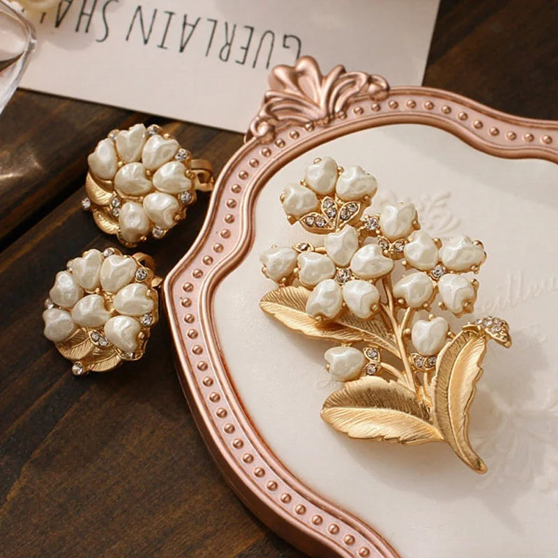 Women Flower Pearl Brooch Party Pin Accessories Gift