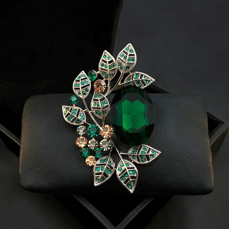 Brooch Ladies High-End Crystal Accessories Retro Atmosphere Suit Corsage Coat Brooch Birthday Gift