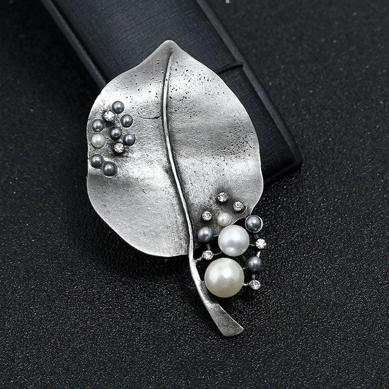 Small National Style Retro vintage Art Brooch Antique Old Tin Pearl Leaf Temperament National Wind Men/Women's Accessories