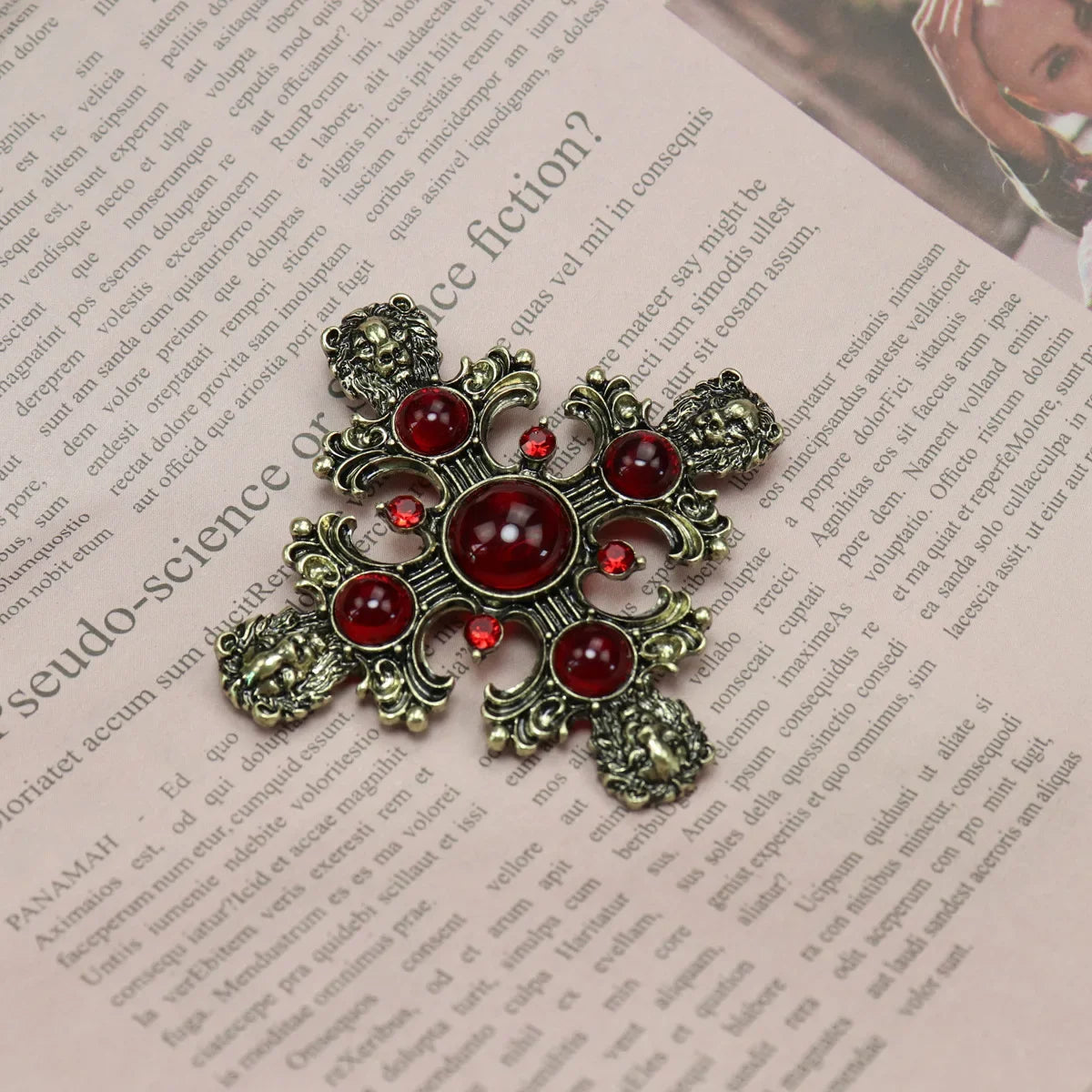 Classic Vintage Vintage Cross Lion Head Brooch Necklace Pendant Dual-use Fashion Old Badge Unisex Clothing Accessories Pins