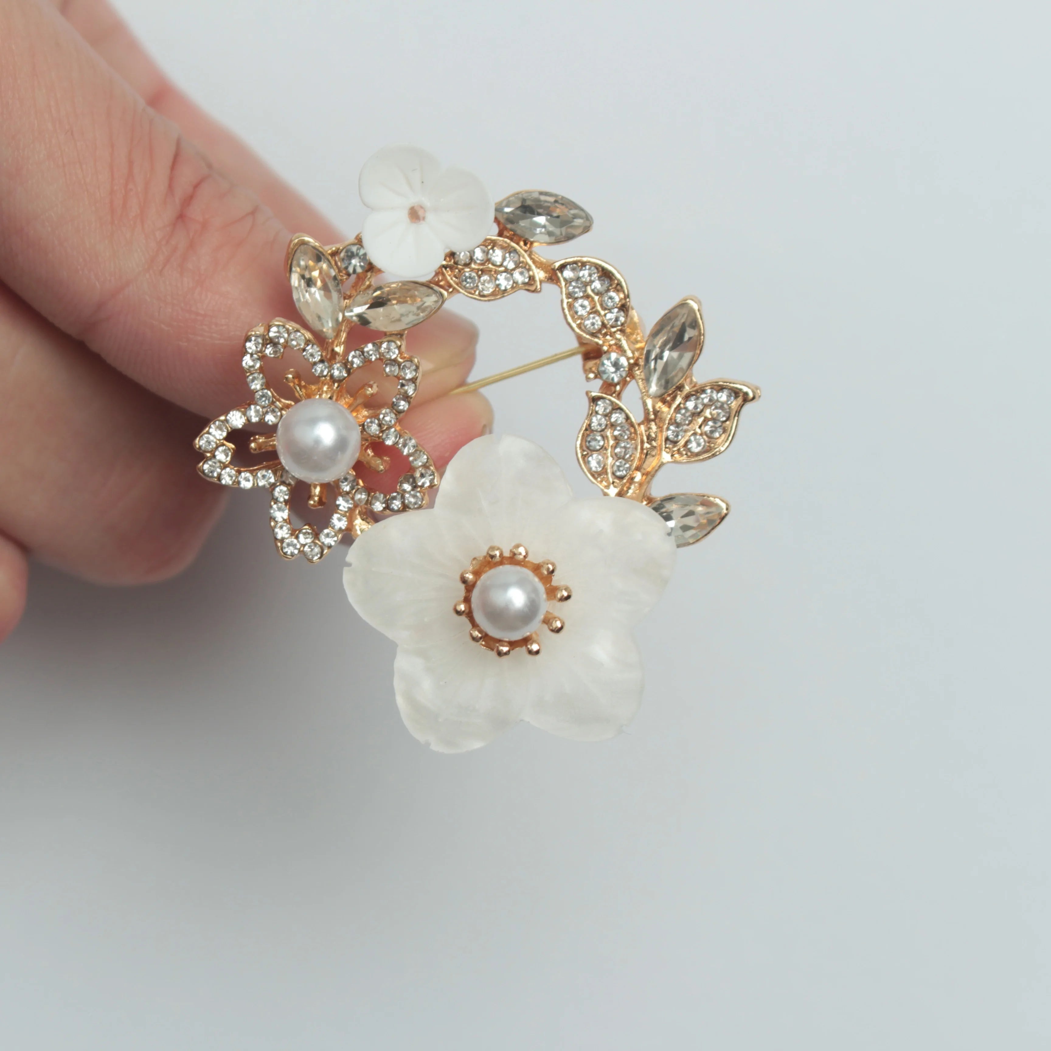 Freshwater Shell Corsage European and American Micro-pearl Anti-glare Dual-purpose Brooch Women's Clothing Accessories