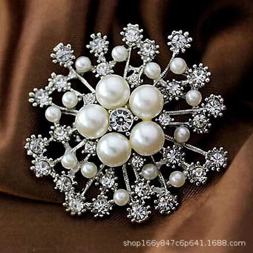 Women's Simple Rhinestone Pearl Clip Hollow Brooch Metal Flower Accessories