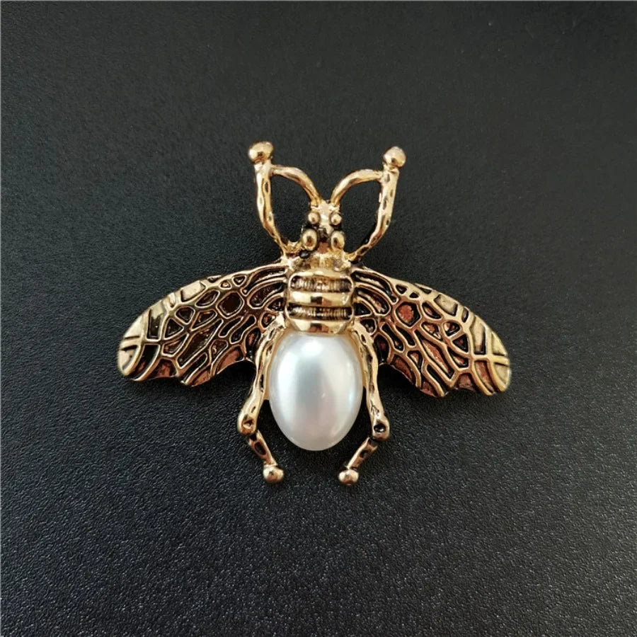 Personalized Retro Imitation Pearl Simple Little Bee Brooch Fashionable Exquisite Insect Emblem Men Women's Clothing Accessories