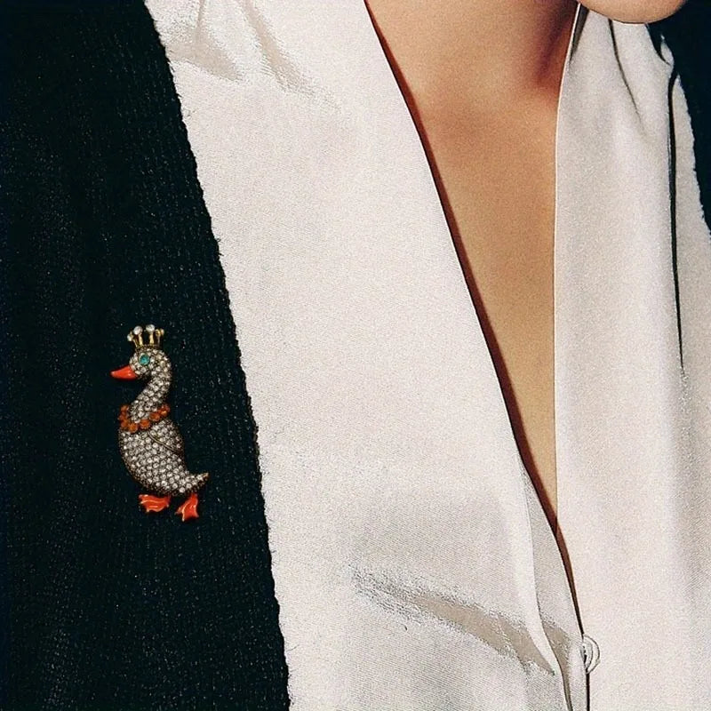 Fashion Crown Goose Brooch Luxury Rhinestone Duck Badges Women Vintage Animal Lapel Pin