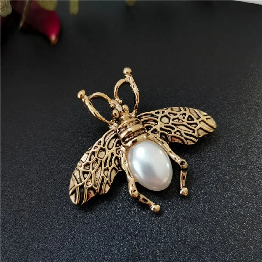 Personalized Retro Imitation Pearl Simple Little Bee Brooch Fashionable Exquisite Insect Emblem Men Women's Clothing Accessories