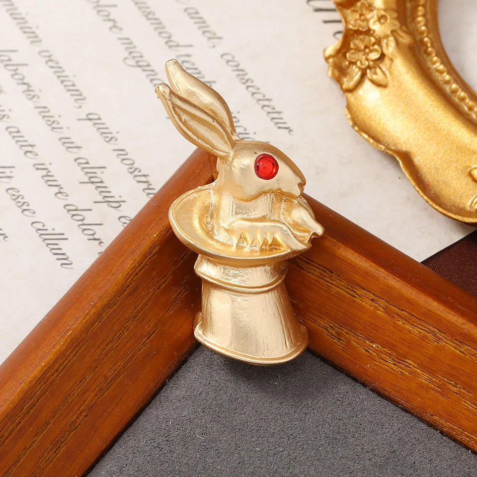 Retro Alloy Rabbit Brooch Pins Female Ins Trendy Party Coller Cute Sweater Brooches Accessories