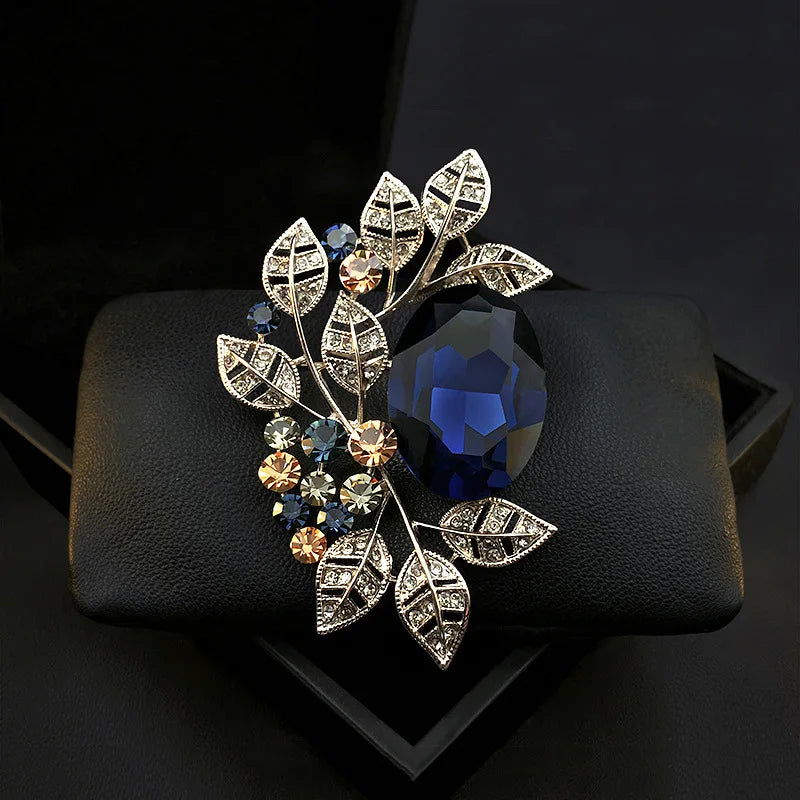 Brooch Ladies High-End Crystal Accessories Retro Atmosphere Suit Corsage Coat Brooch Birthday Gift