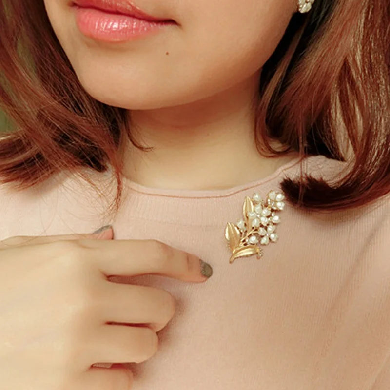 Women Flower Pearl Brooch Party Pin Accessories Gift