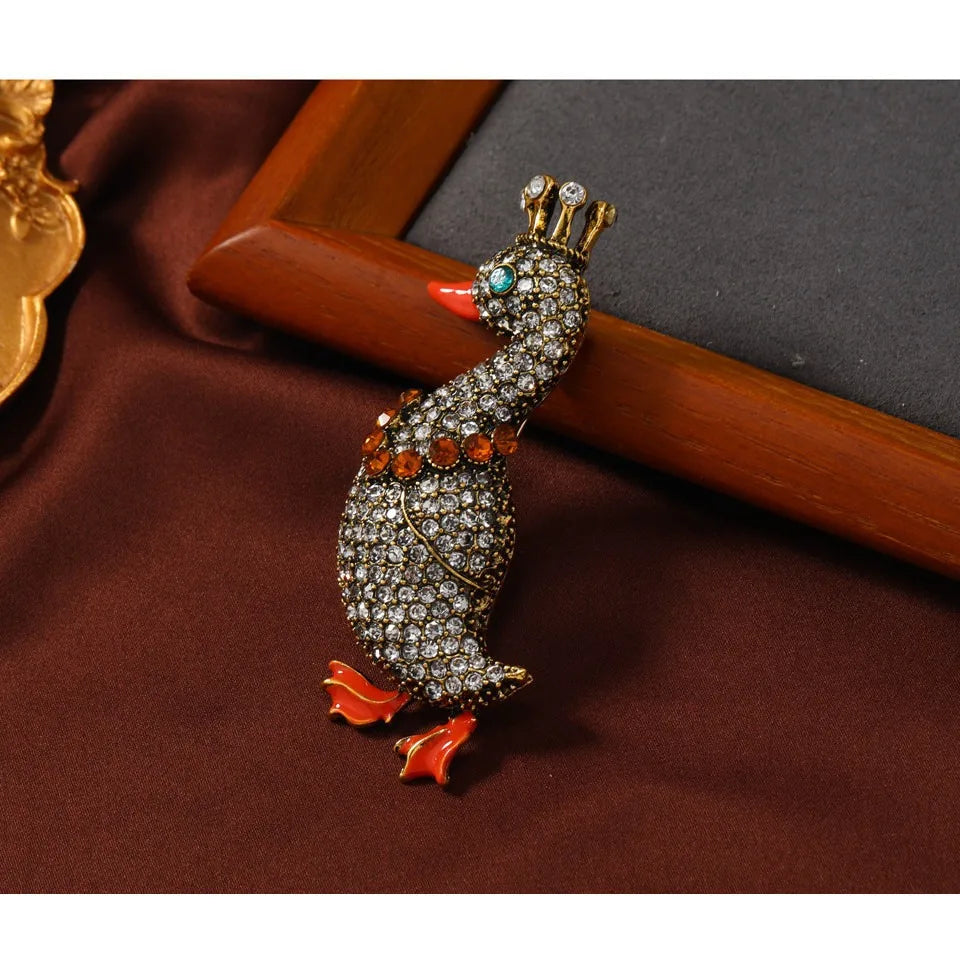 Fashion Crown Goose Brooch Luxury Rhinestone Duck Badges Women Vintage Animal Lapel Pin