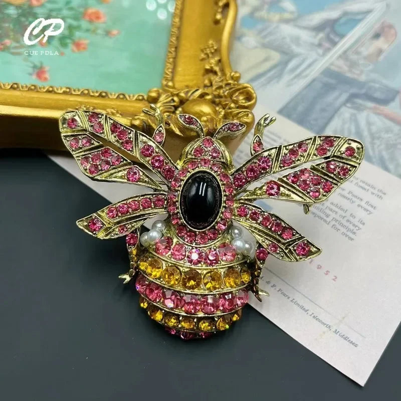 Medieval Vintage Baroque Bee Brooch Classic Retro Cute Insect Emblem Temperament Men Women Gift Clothing Jewelry Accessories Pin