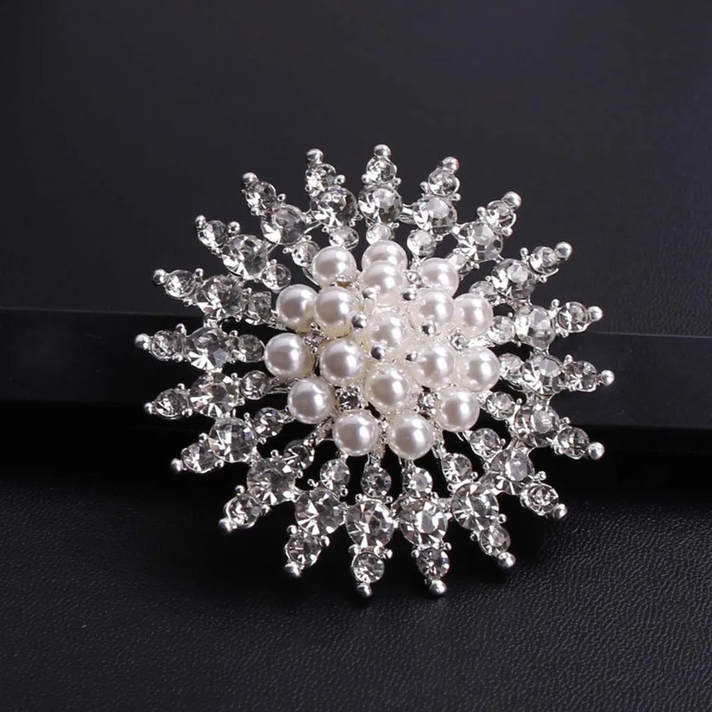 Women's Simple Rhinestone Pearl Clip Hollow Brooch Metal Flower Accessories
