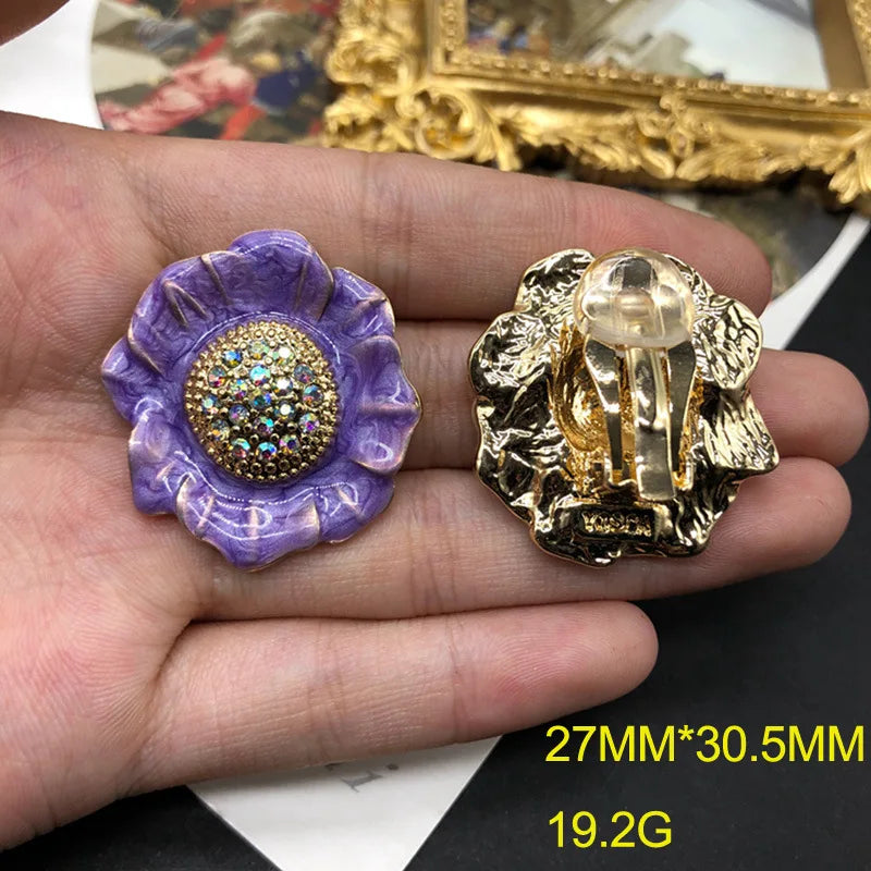 Retro Rural Small Daisy Flower Alloy Brooch Niche Minimalist Fresh Badges Earrings Ear Clips Men/Women's Suits Dress Accessories