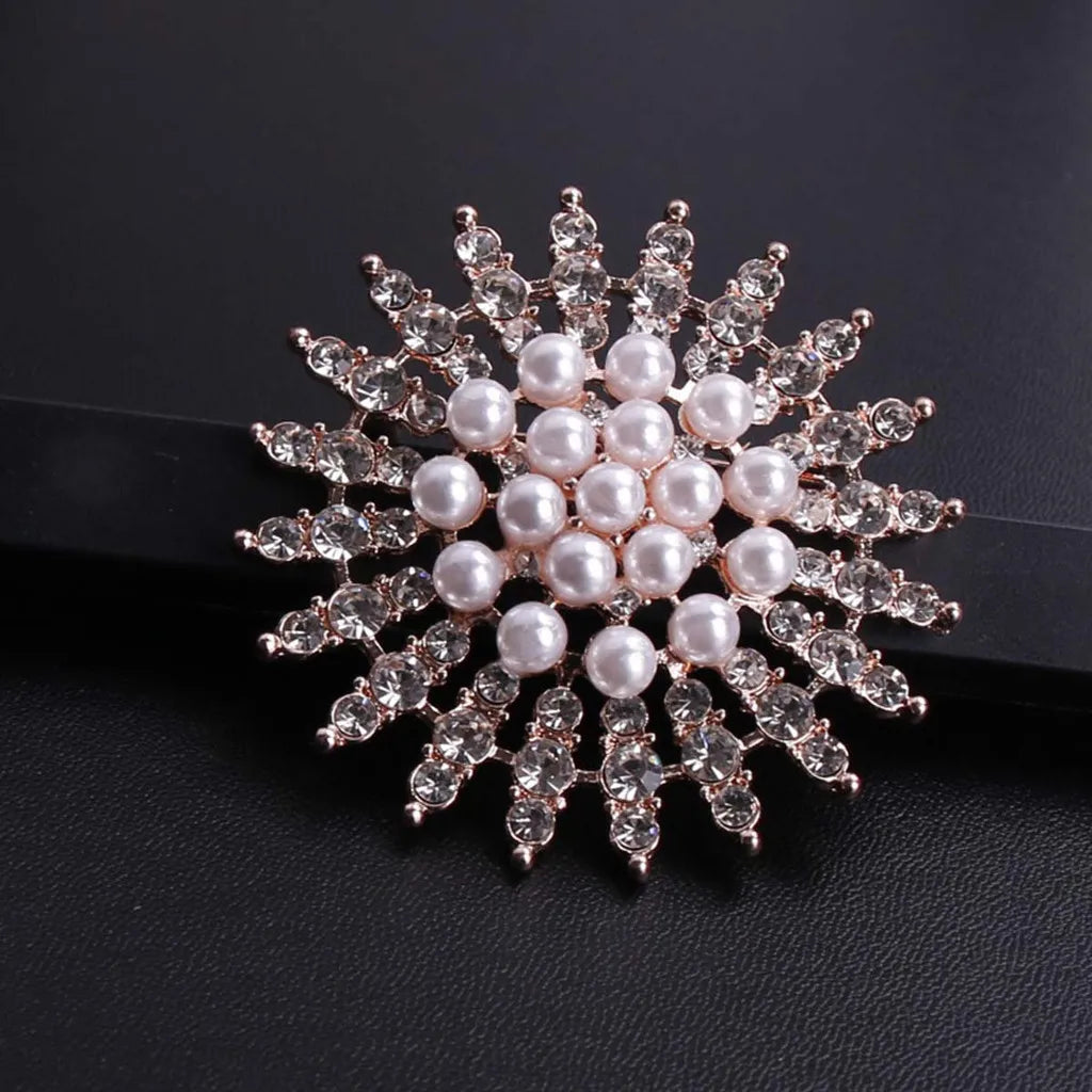 Women's Simple Rhinestone Pearl Clip Hollow Brooch Metal Flower Accessories