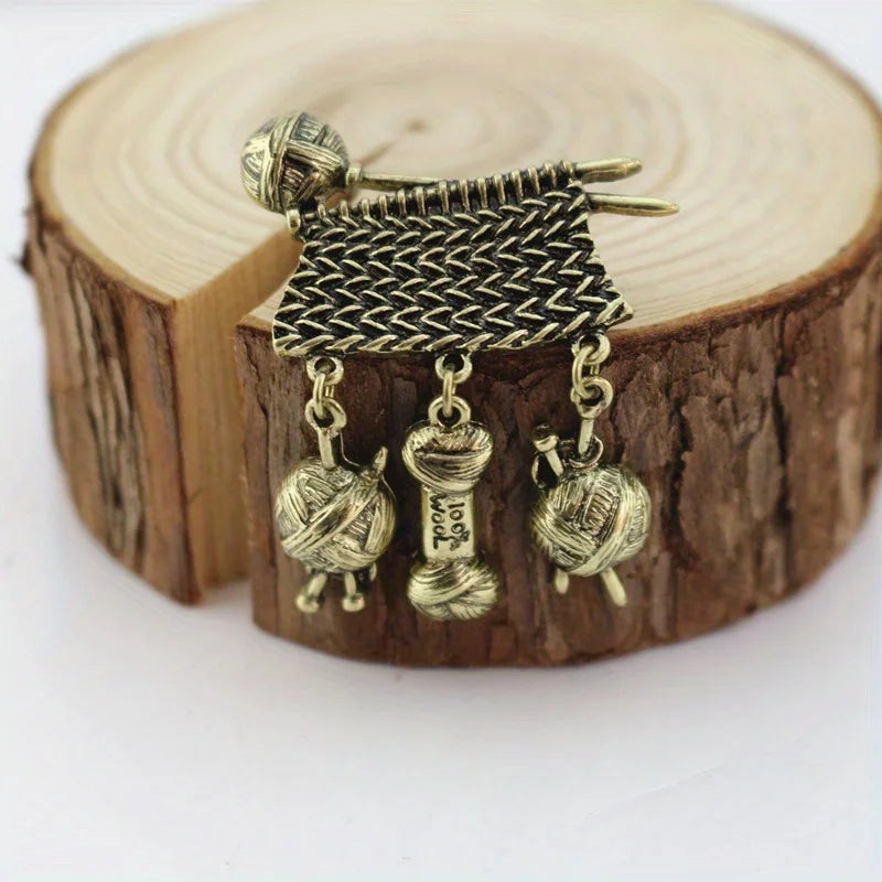 Vintage Sweater Brooch Alloy Ball Of Yarn Tassel Corsage Fashion Simple Coat Accessories