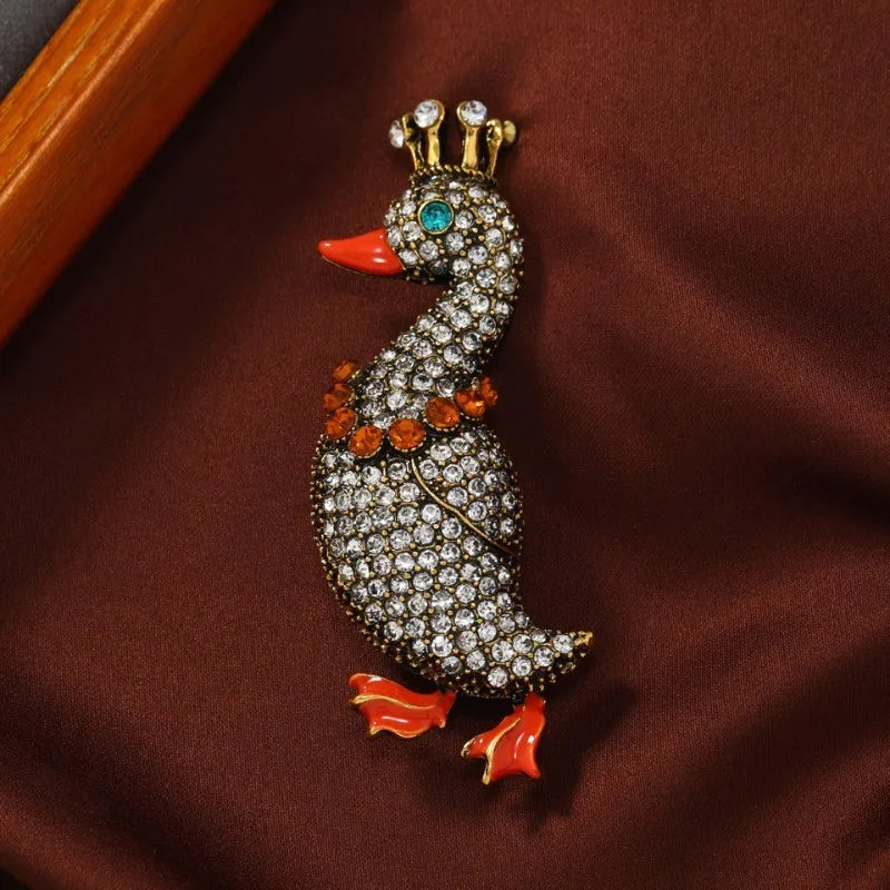 Fashion Crown Goose Brooch Luxury Rhinestone Duck Badges Women Vintage Animal Lapel Pin